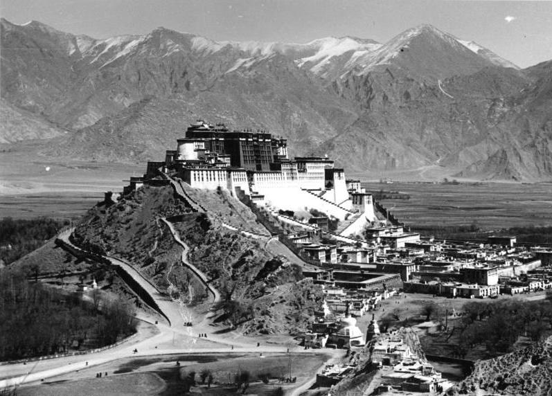 Дворец Потала на фотографии Тибетской экспедиции 1938–1939 годов